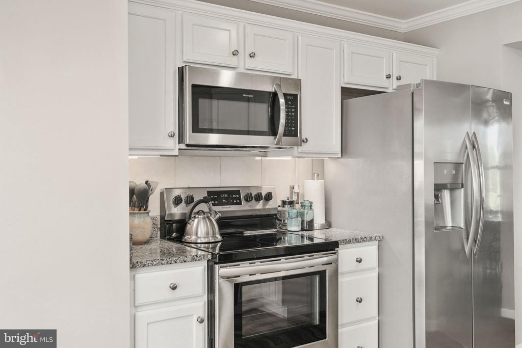 15704 LAKE LEA COURT