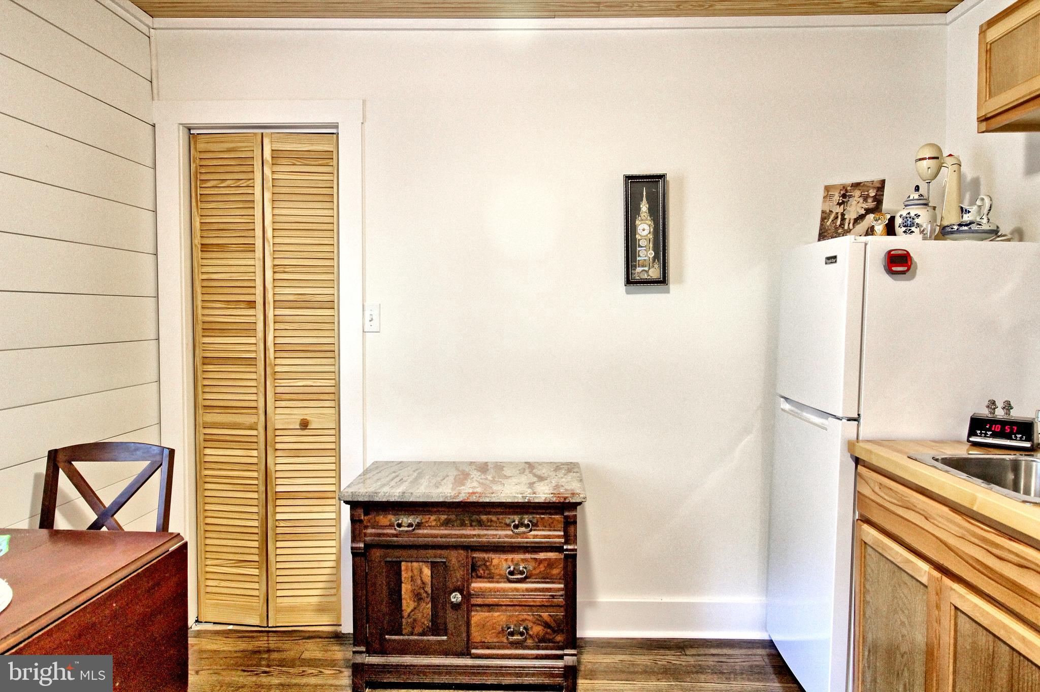 215 Locust Ave