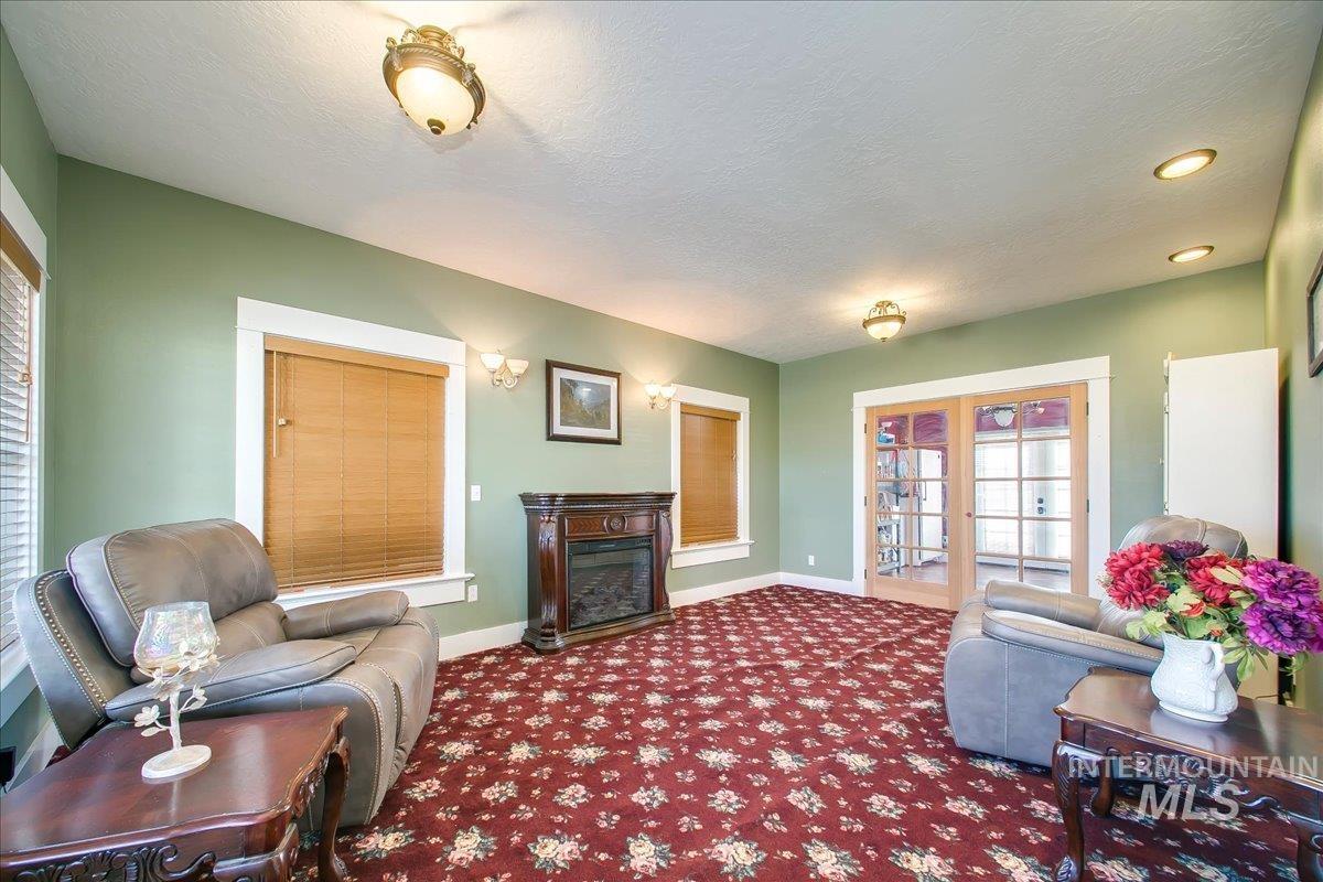 3310 Kings Lane