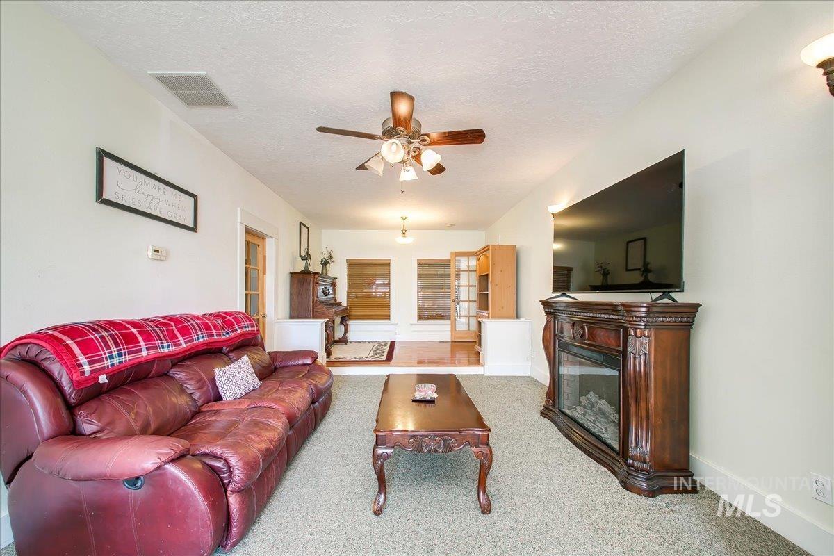 3310 Kings Lane