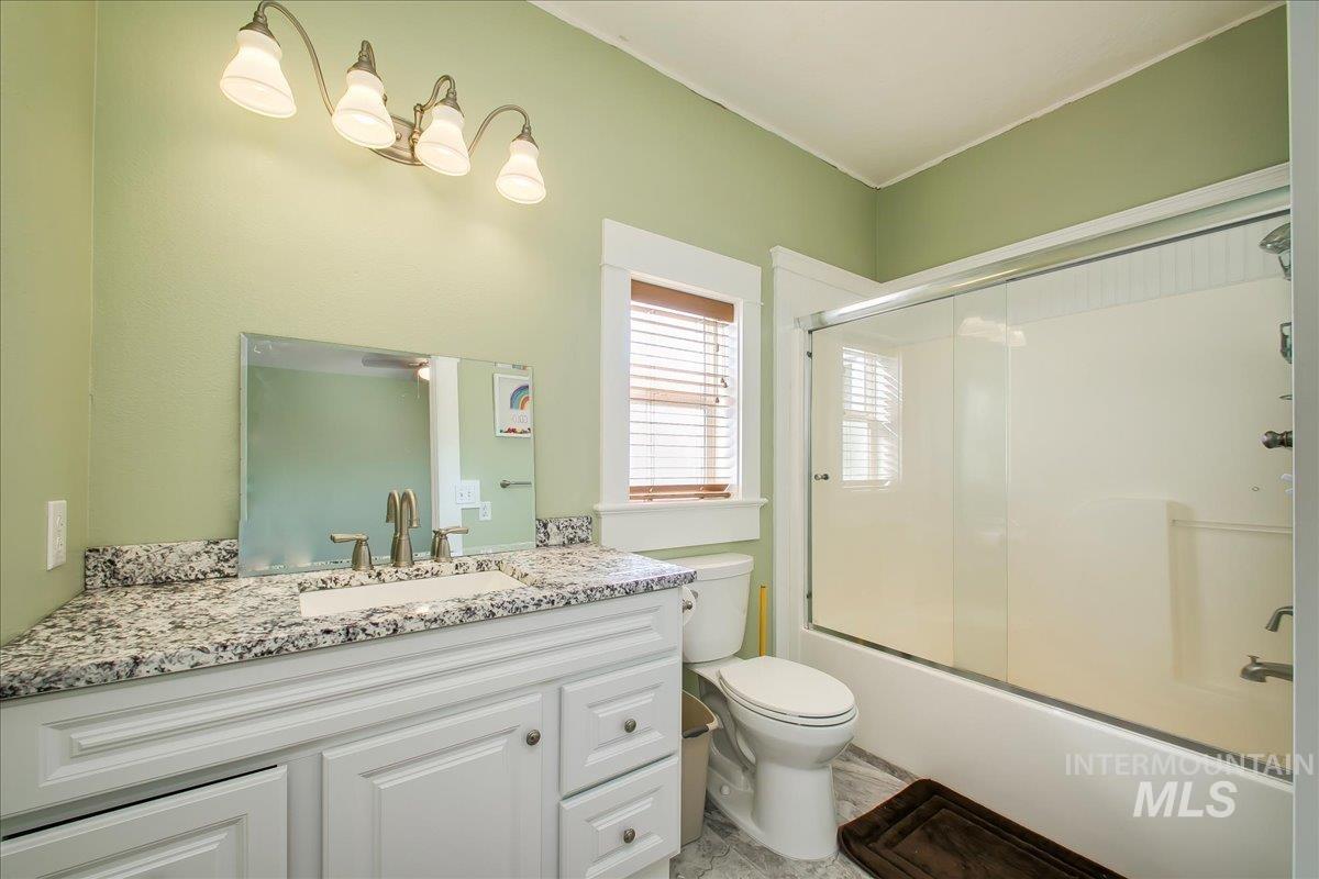 3310 Kings Lane