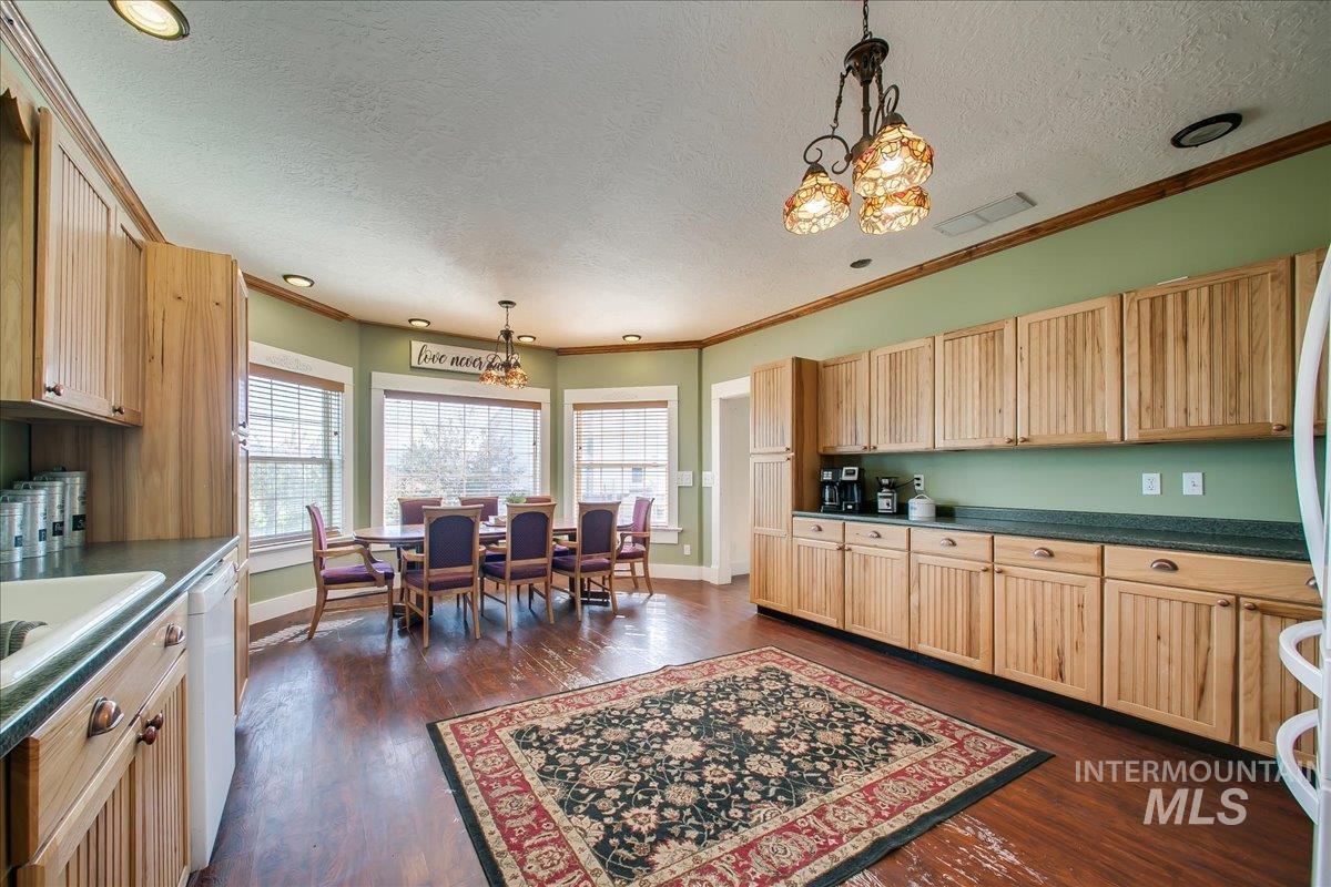 3310 Kings Lane