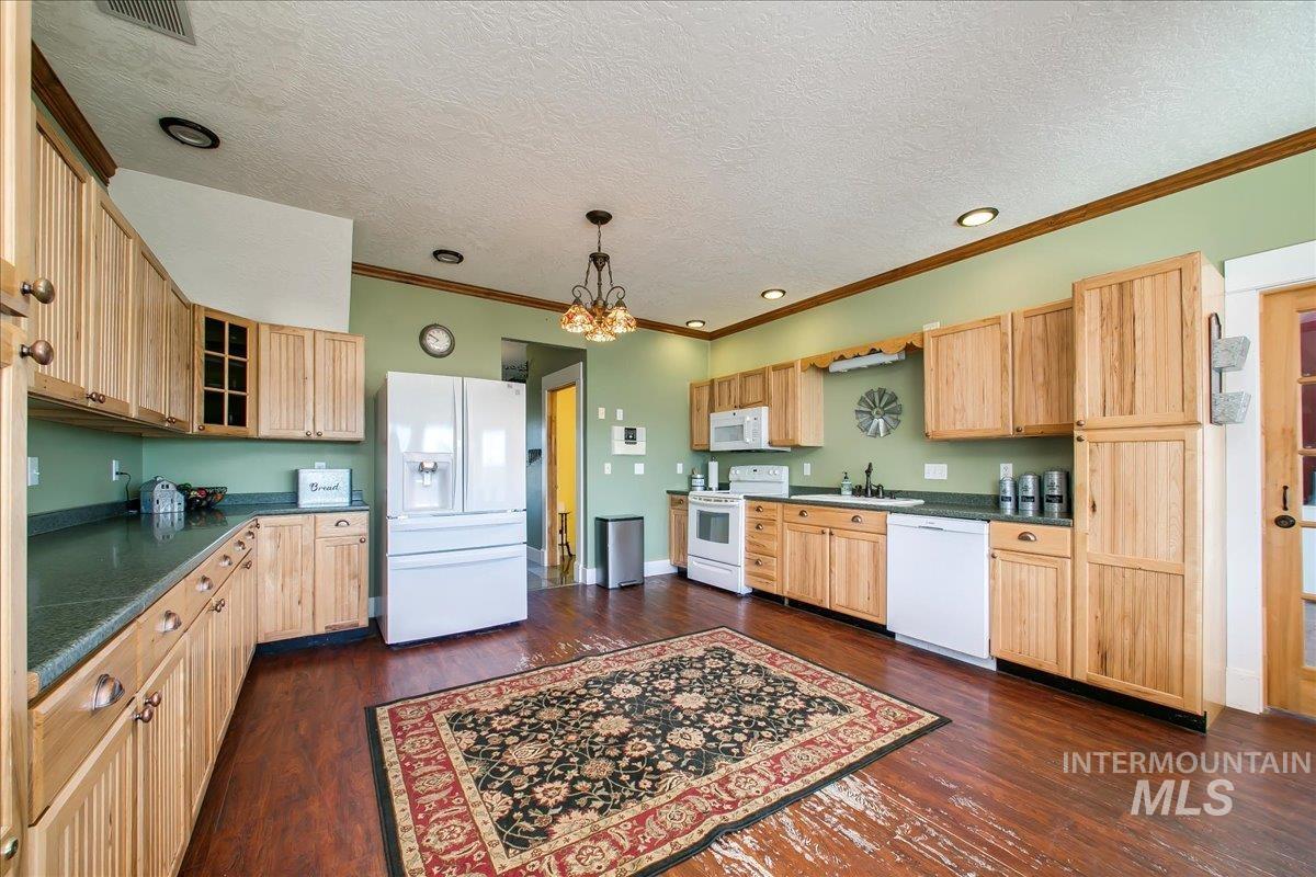 3310 Kings Lane