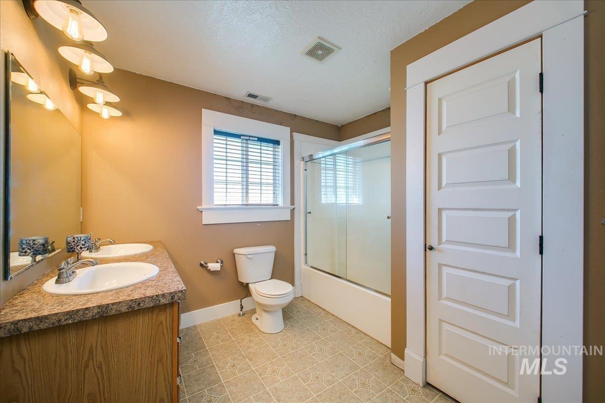 3310 Kings Lane