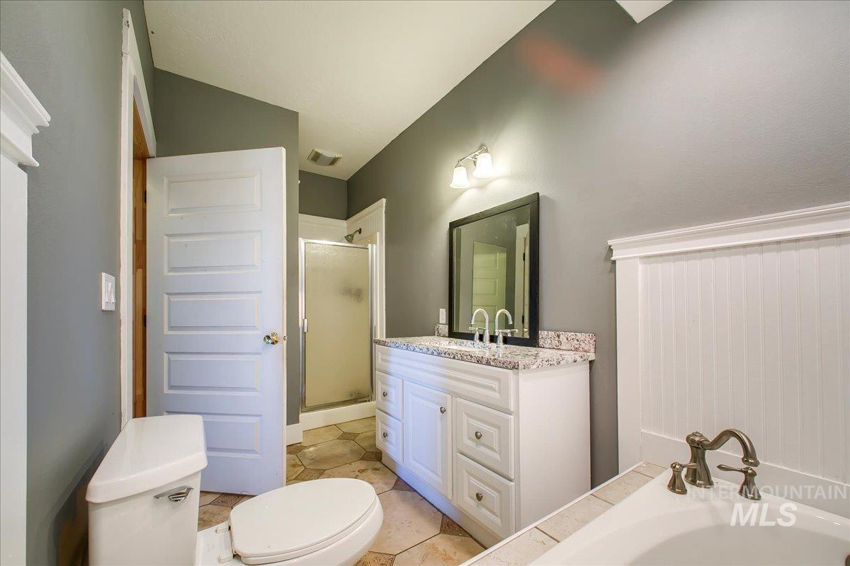3310 Kings Lane