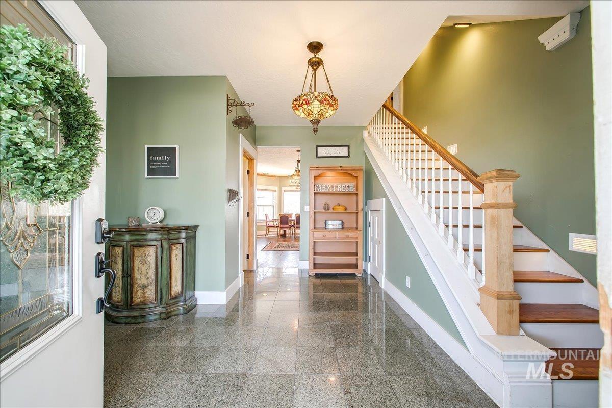 3310 Kings Lane