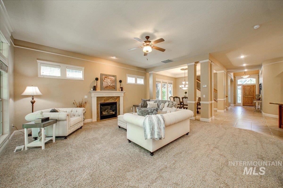 124 W Stone Path Ln