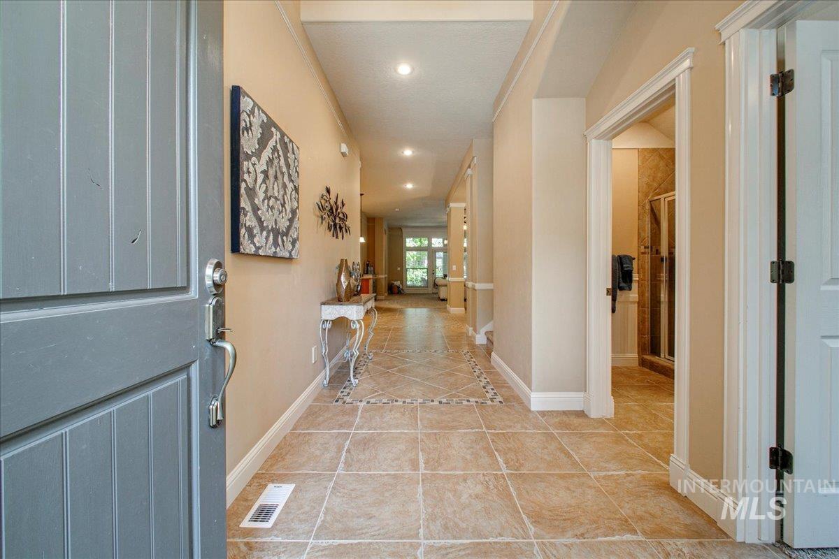 124 W Stone Path Ln