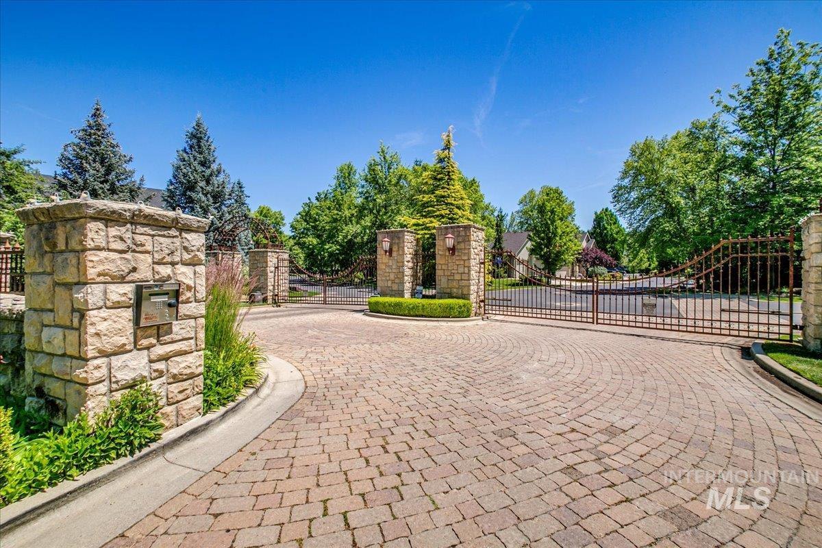 124 W Stone Path Ln