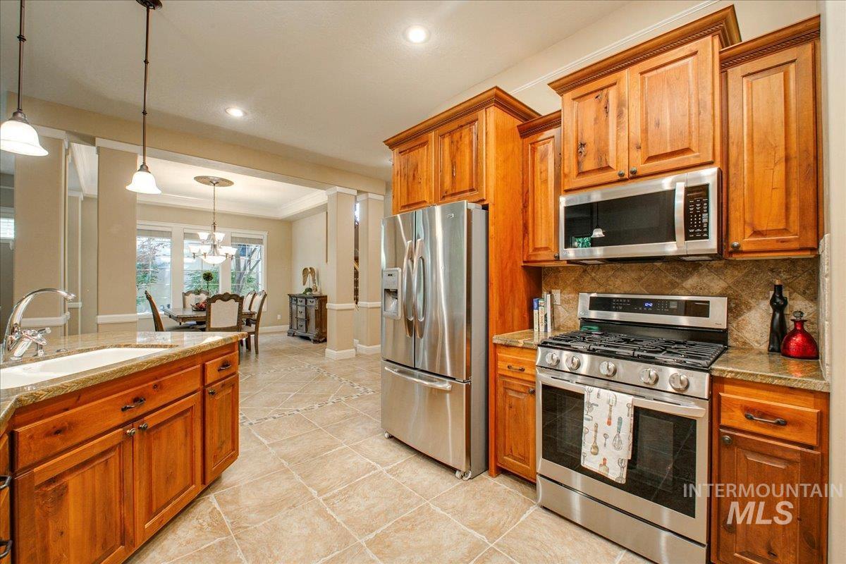 124 W Stone Path Ln
