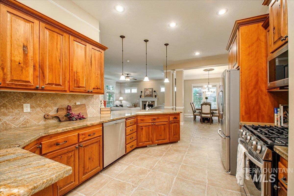 124 W Stone Path Ln