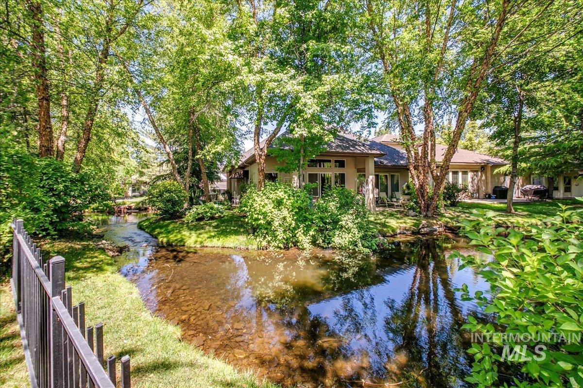 124 W Stone Path Ln