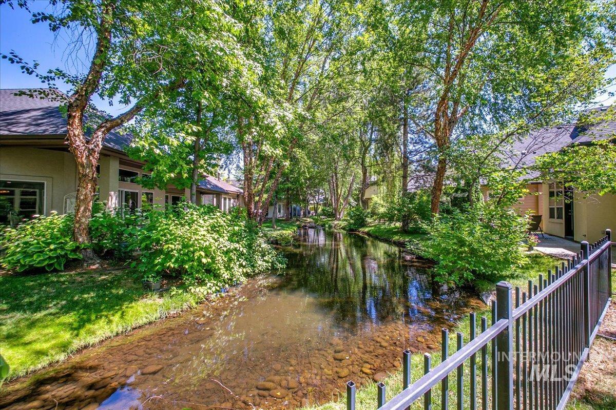 124 W Stone Path Ln