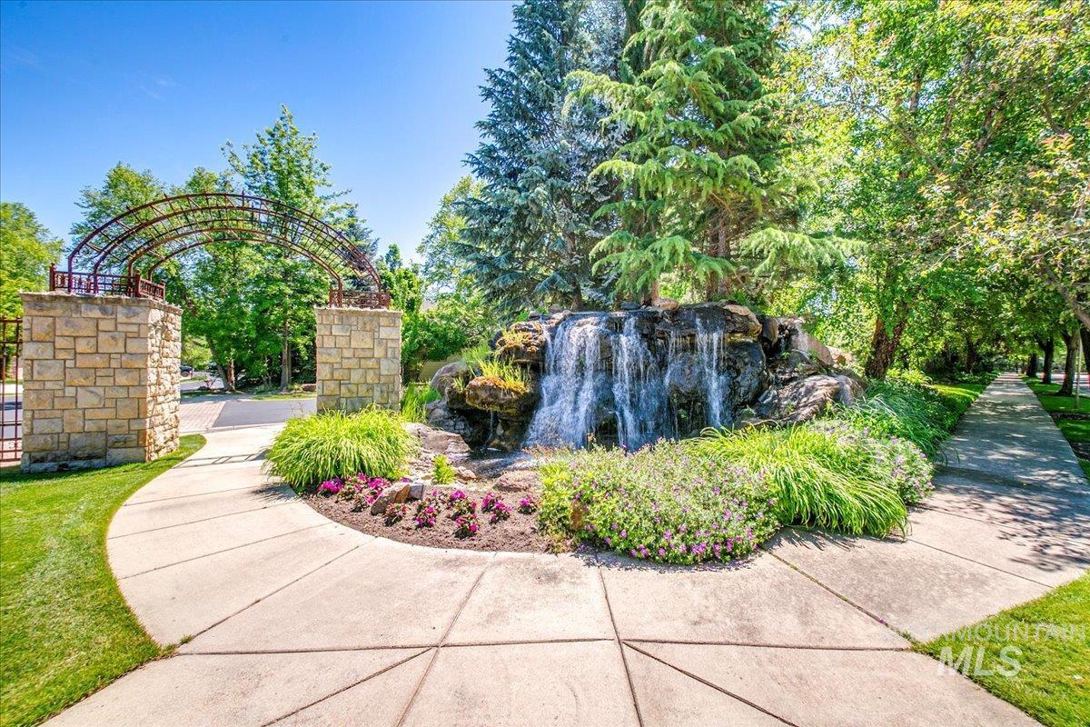 124 W Stone Path Ln
