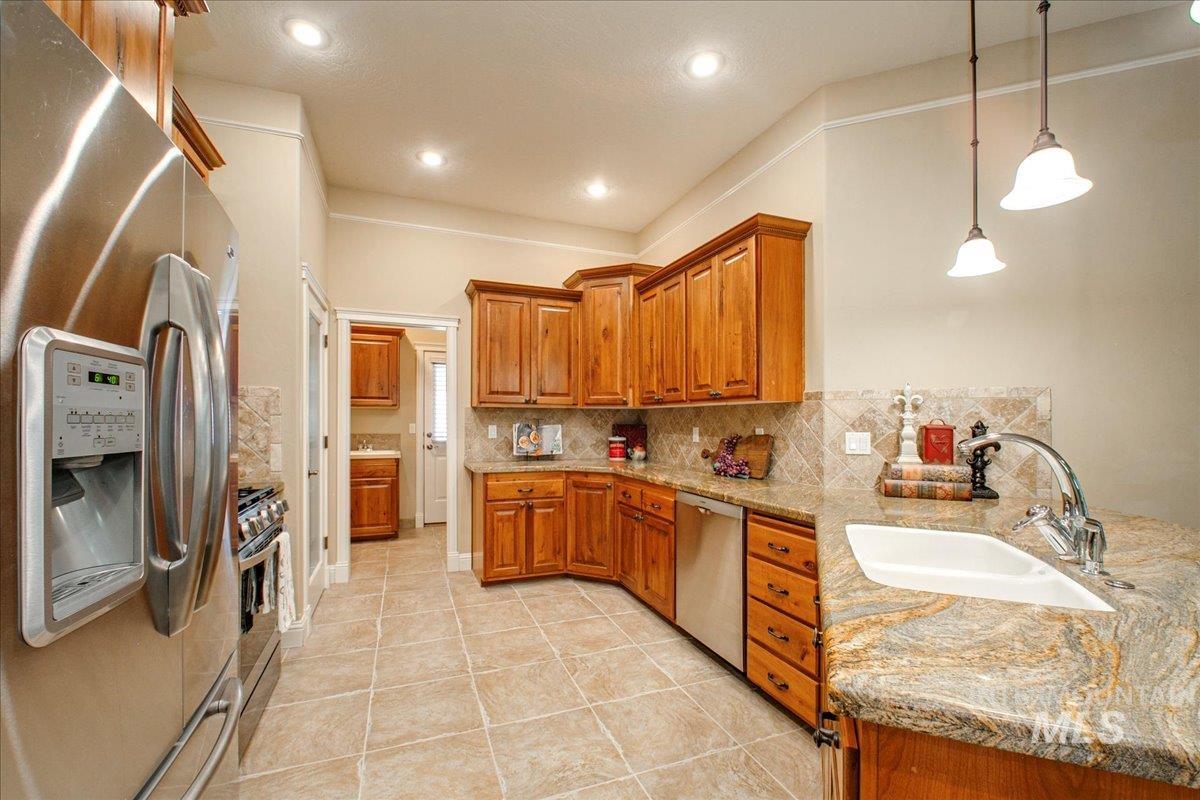 124 W Stone Path Ln