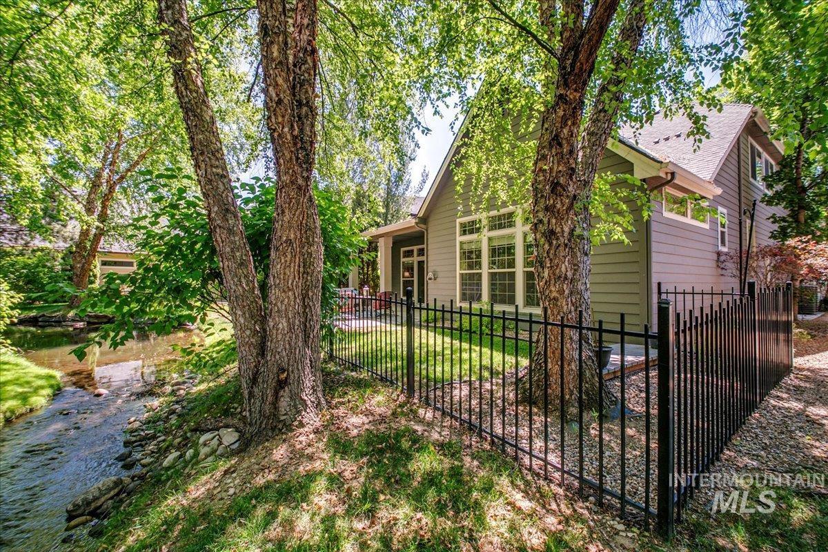 124 W Stone Path Ln