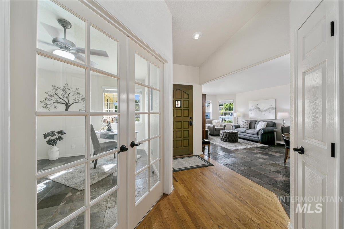1125 N Lopez Ave