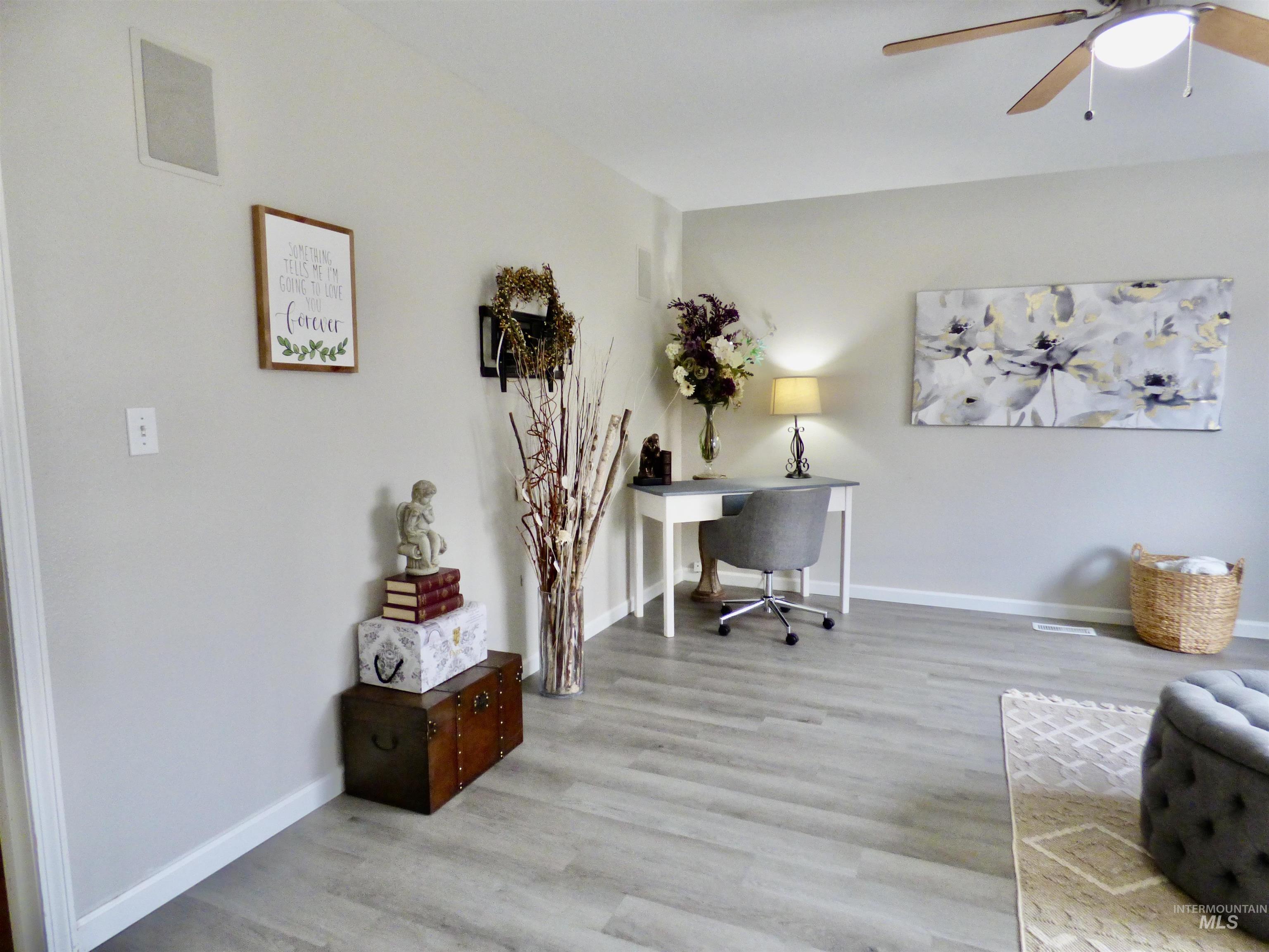 1291 N Clara