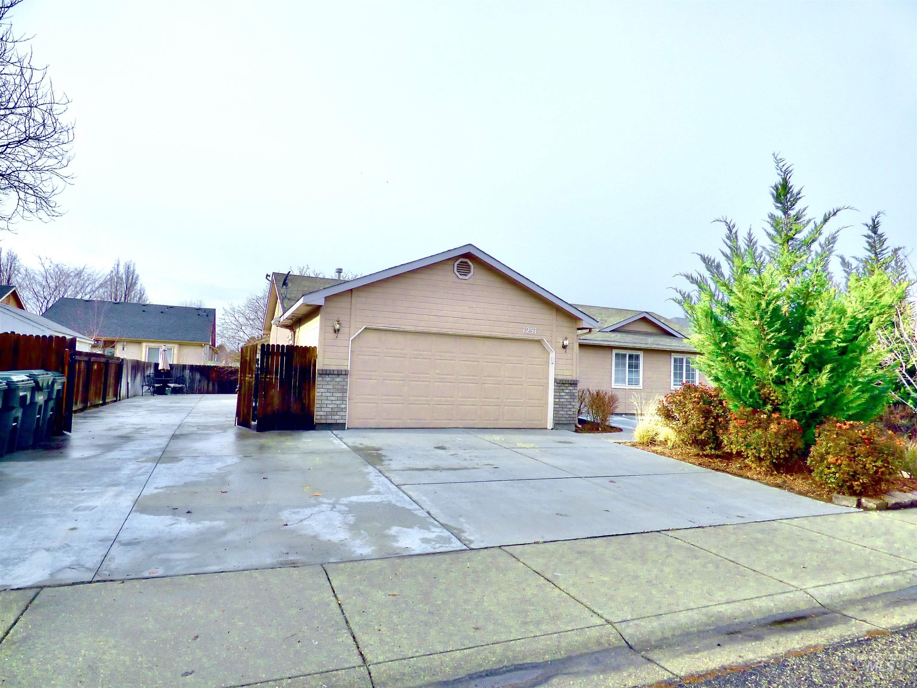 1291 N Clara