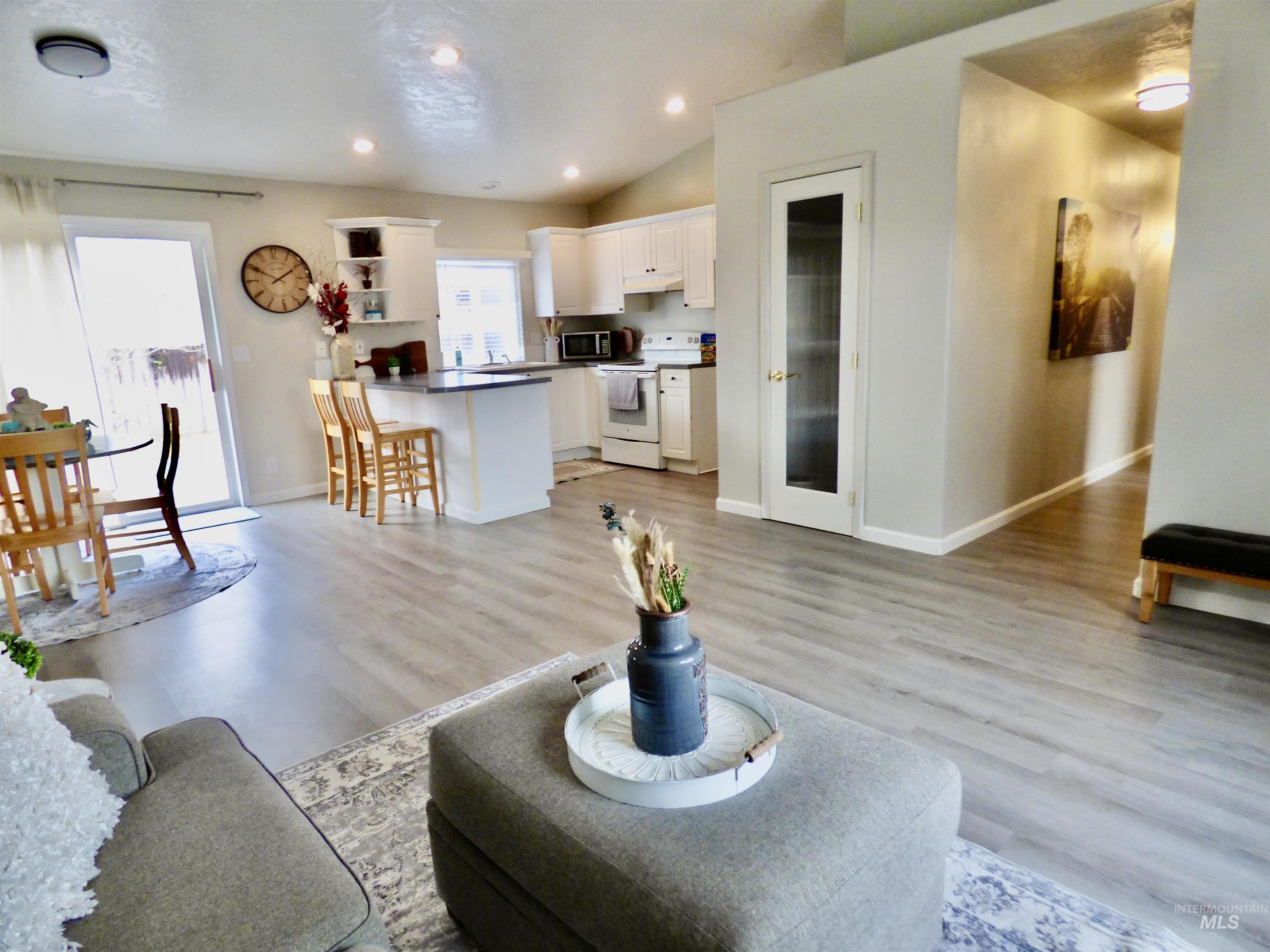 1291 N Clara