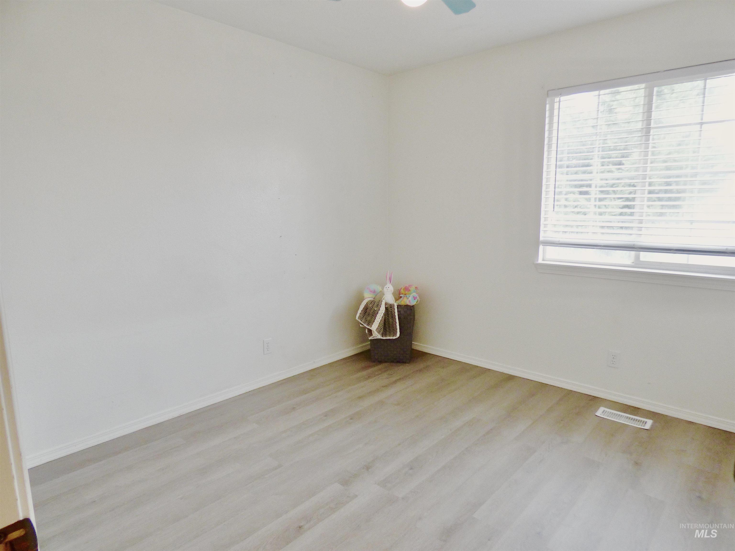 1291 N Clara