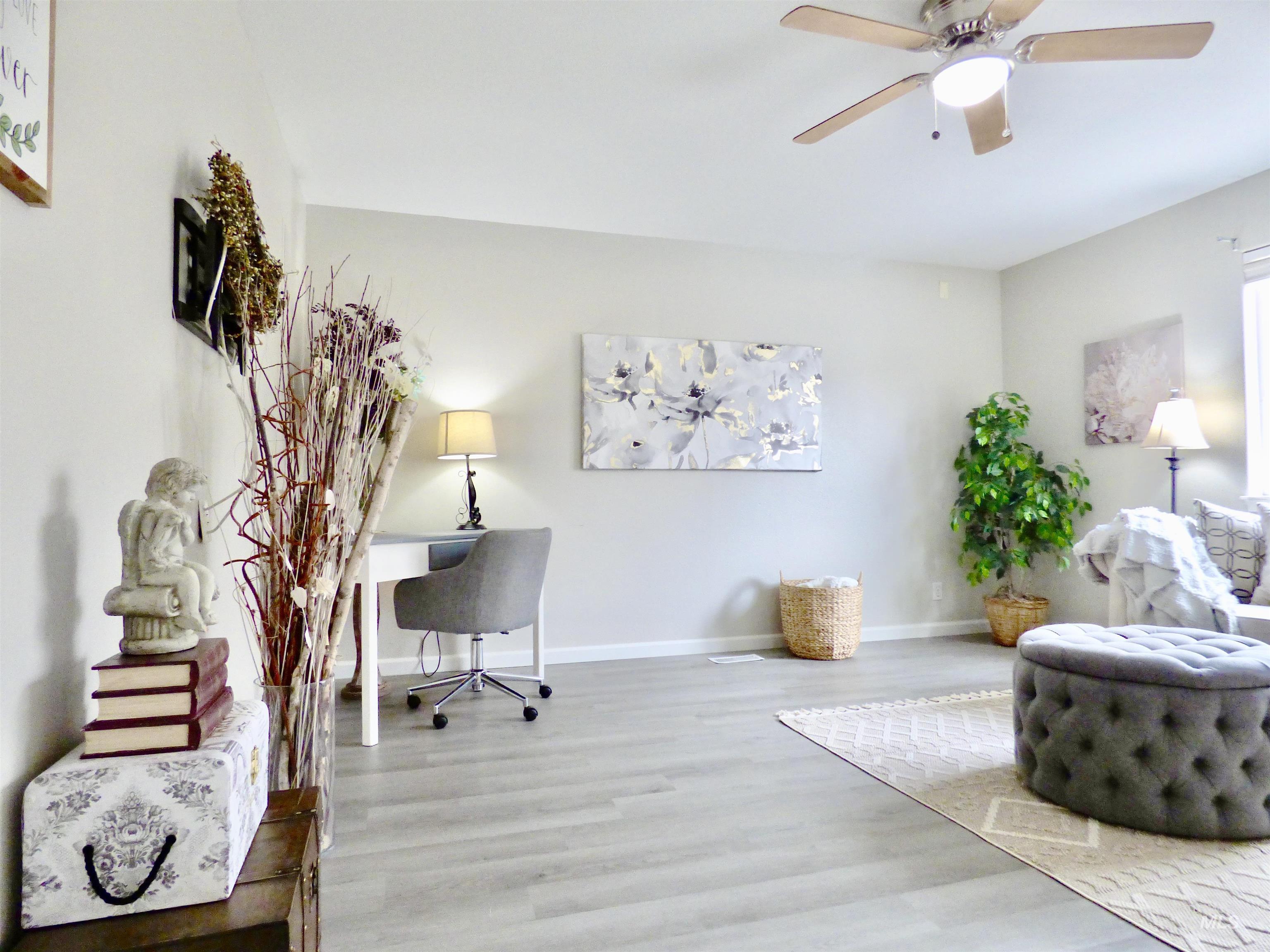 1291 N Clara