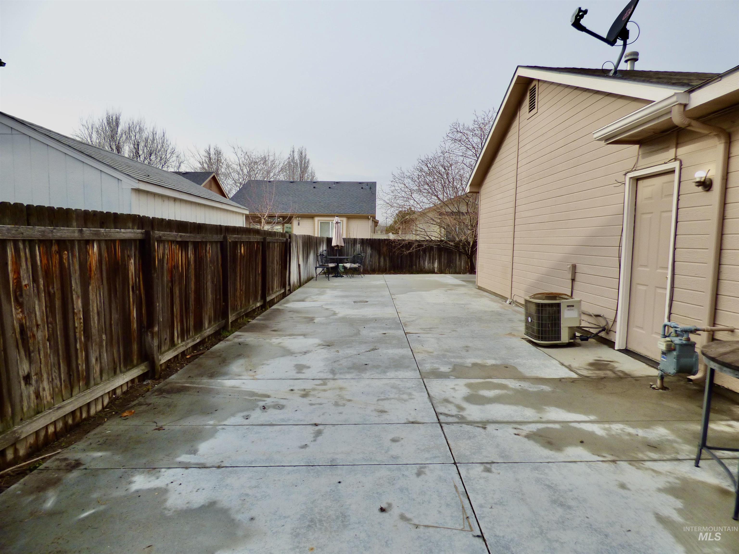 1291 N Clara