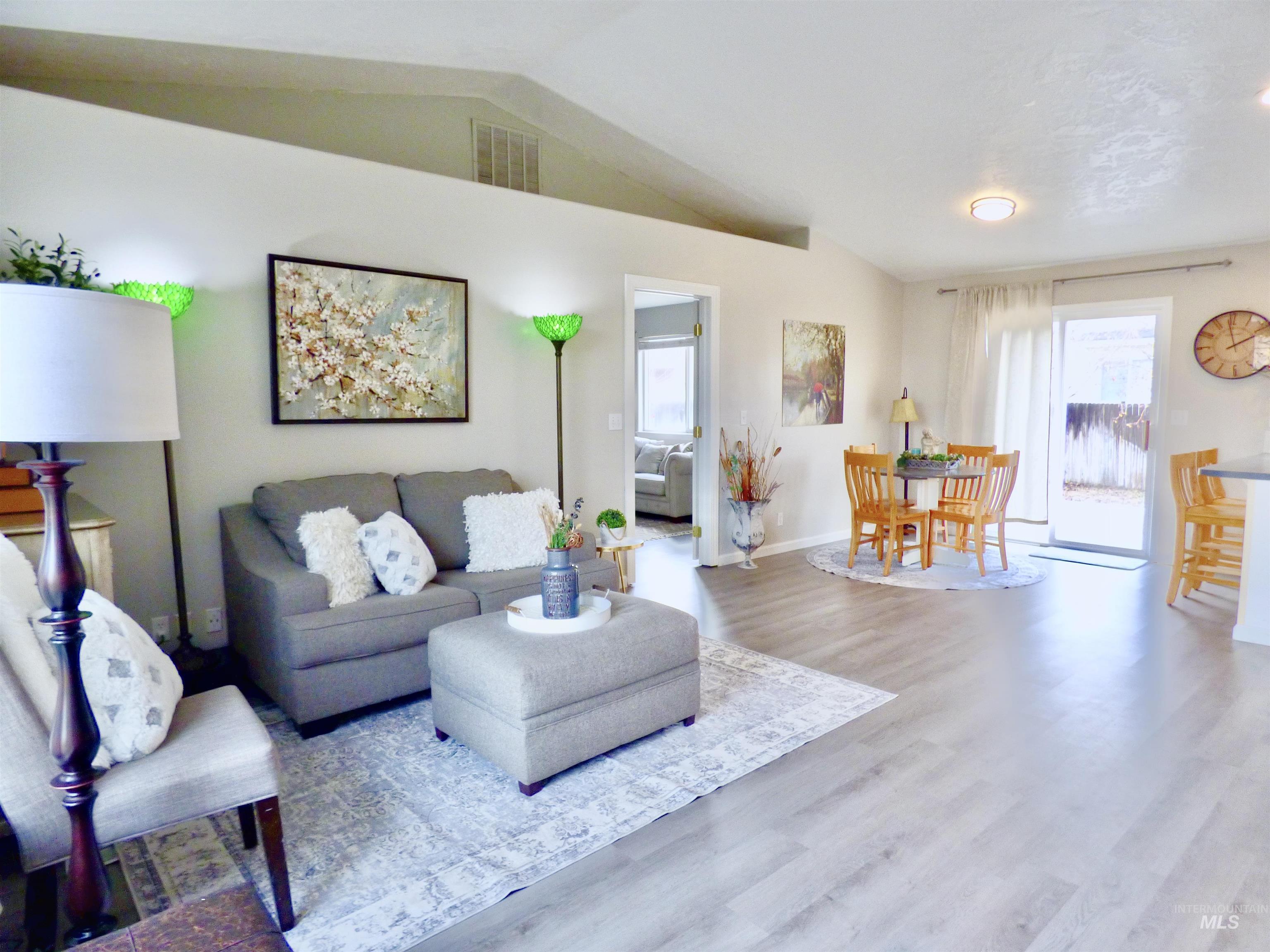 1291 N Clara