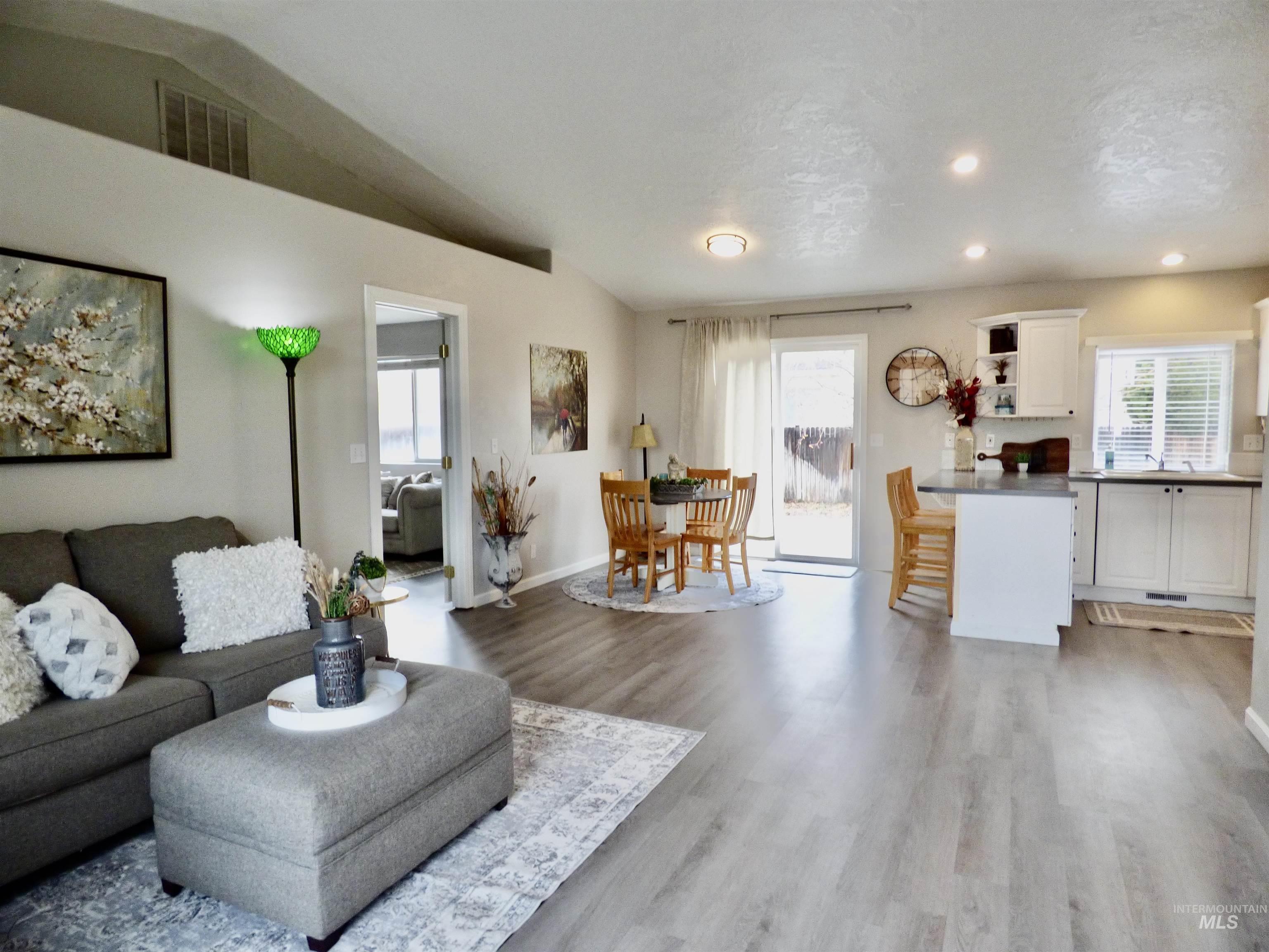 1291 N Clara