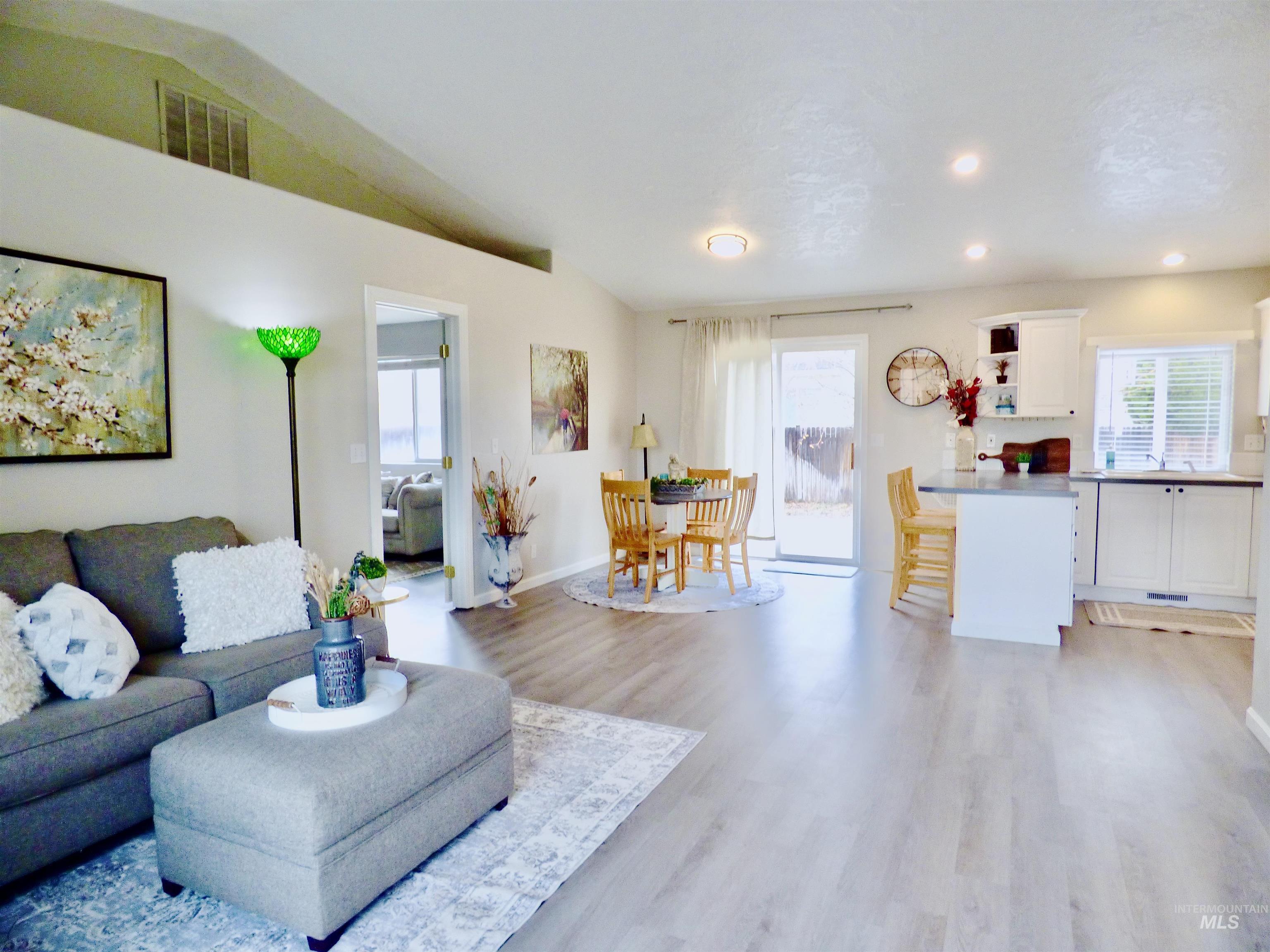 1291 N Clara