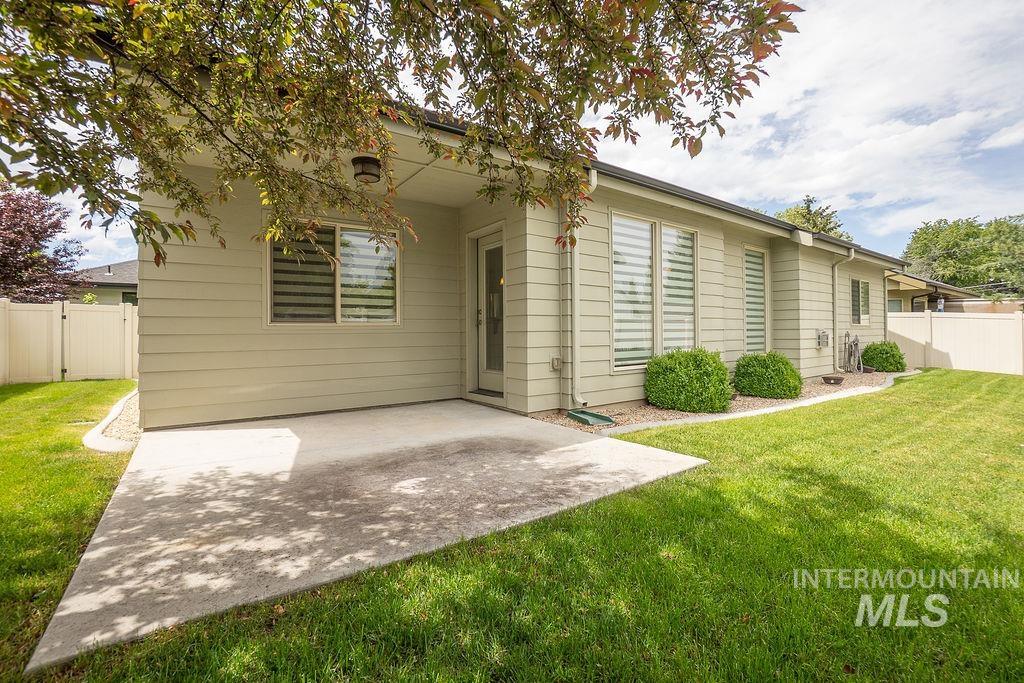 7053 W Butte Lane