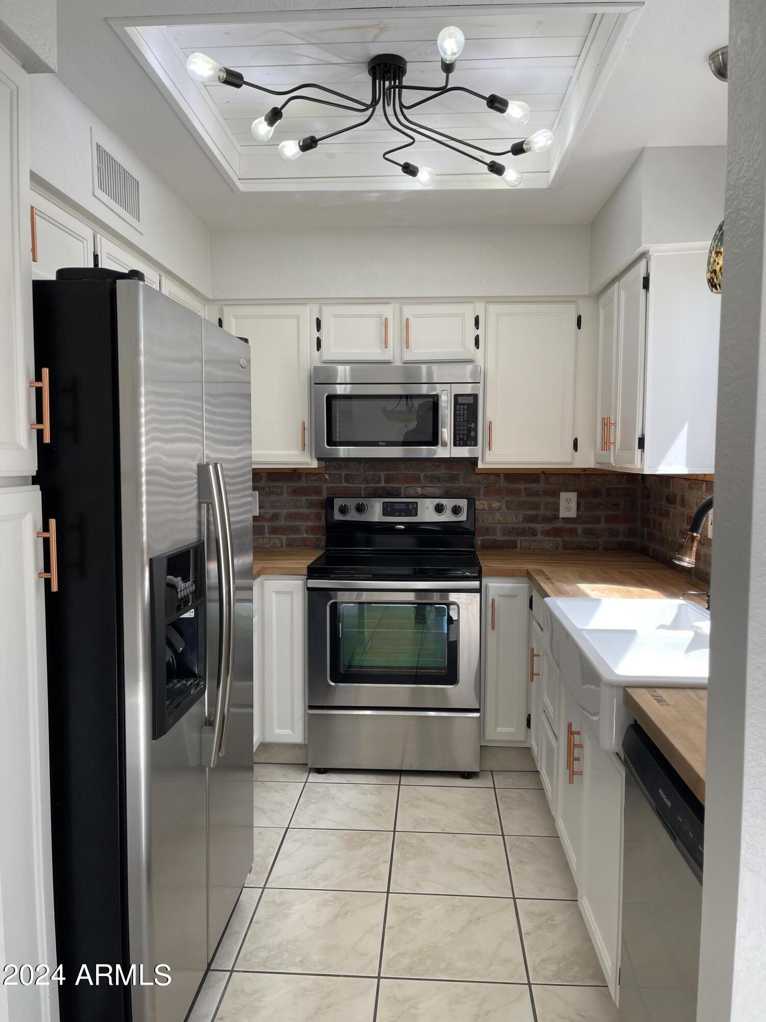 5640 E BELL Road, 1019