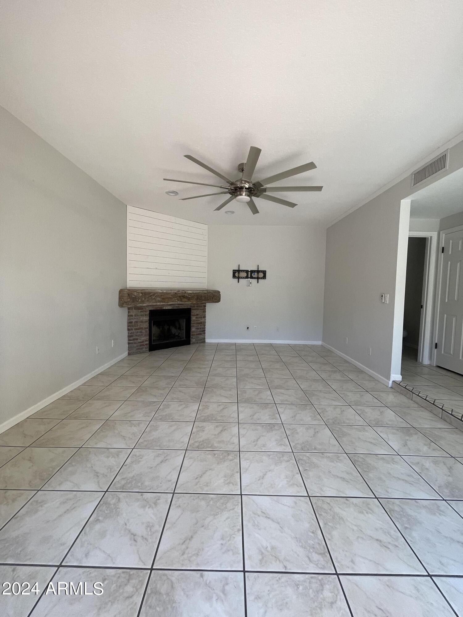 5640 E BELL Road, 1019