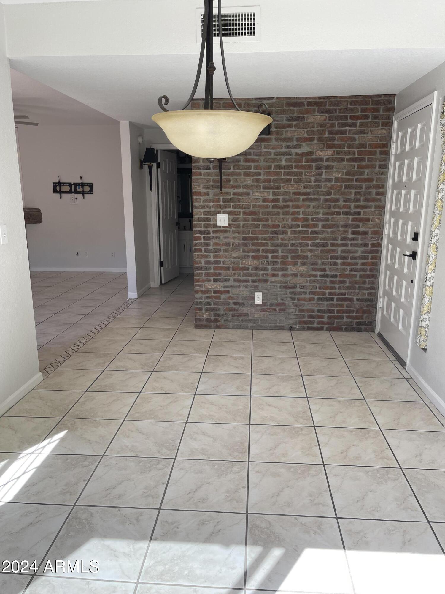 5640 E BELL Road, 1019