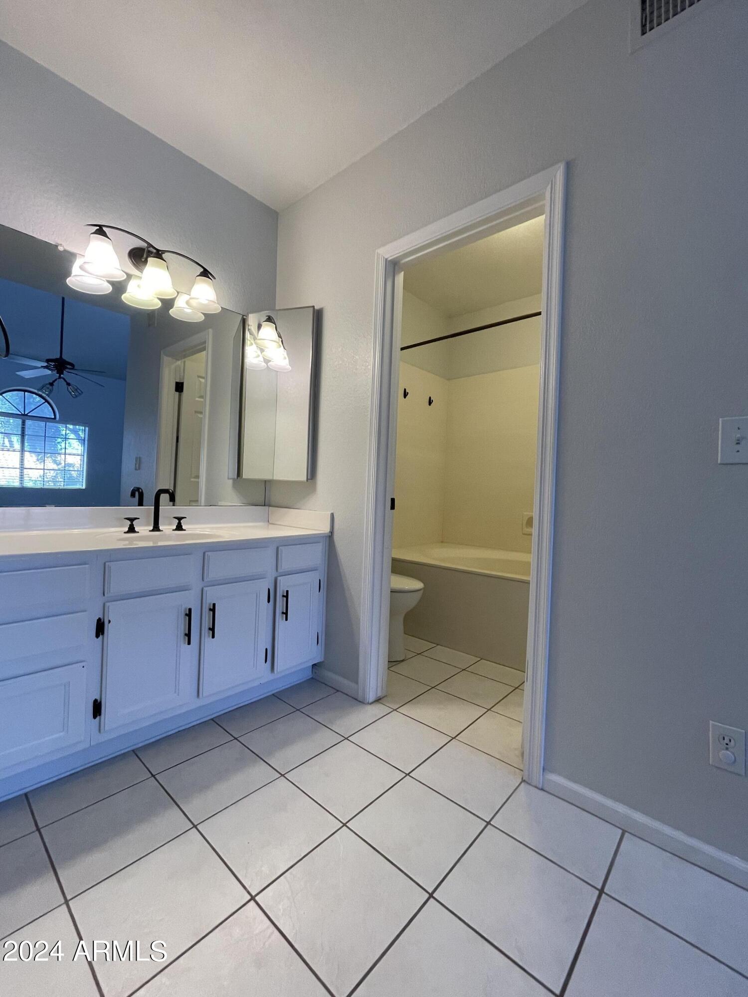 5640 E BELL Road, 1019