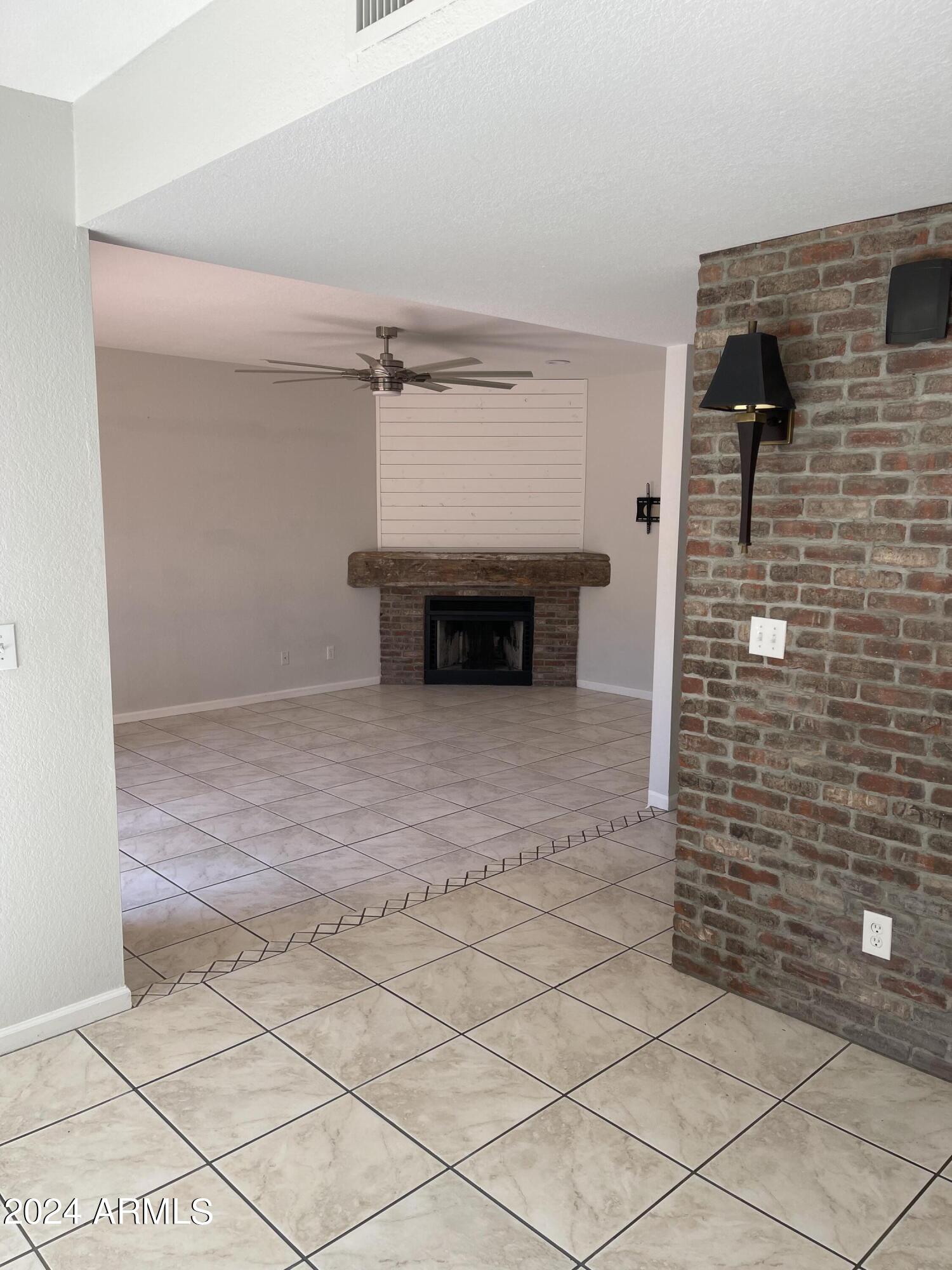 5640 E BELL Road, 1019