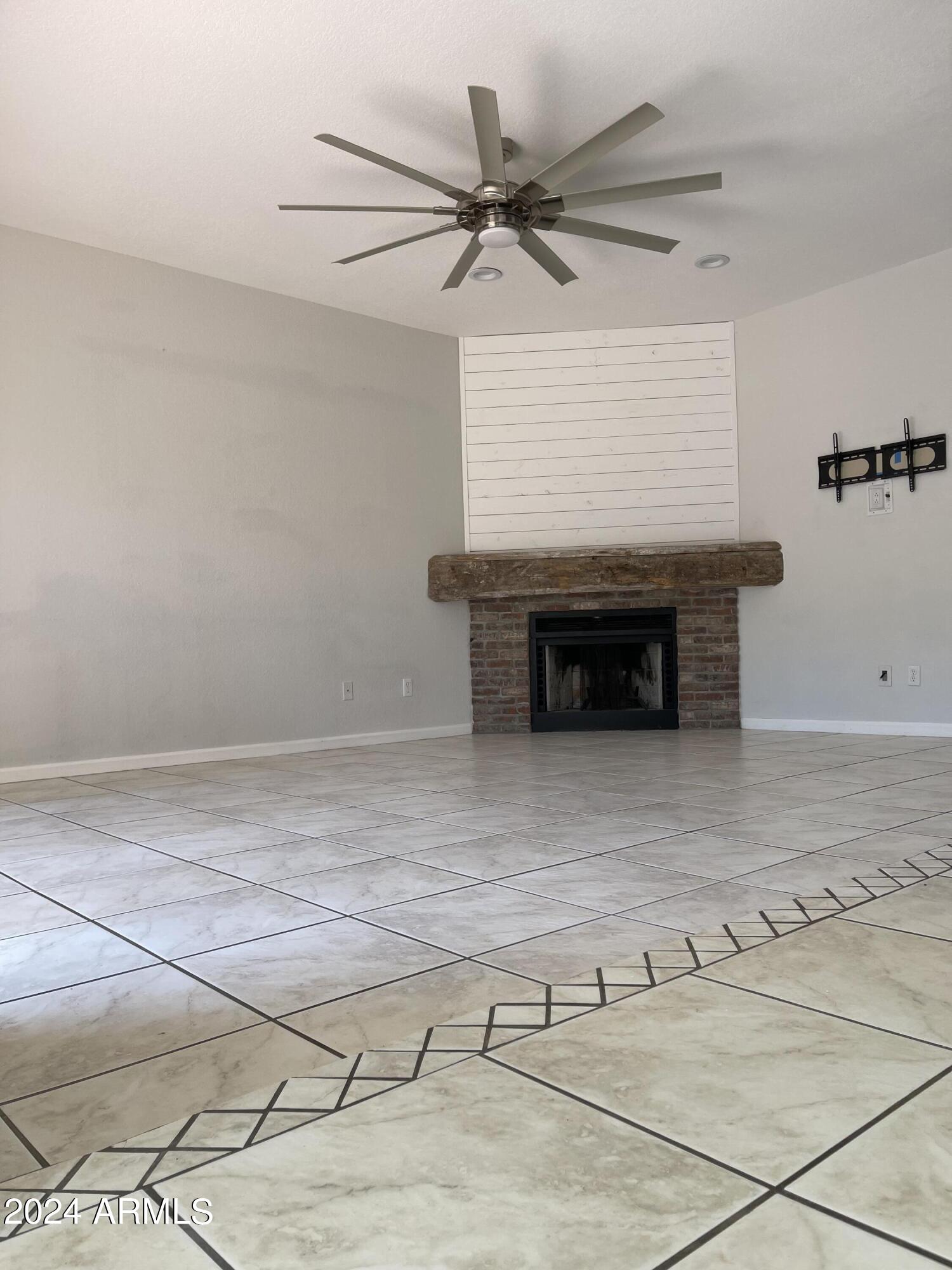 5640 E BELL Road, 1019