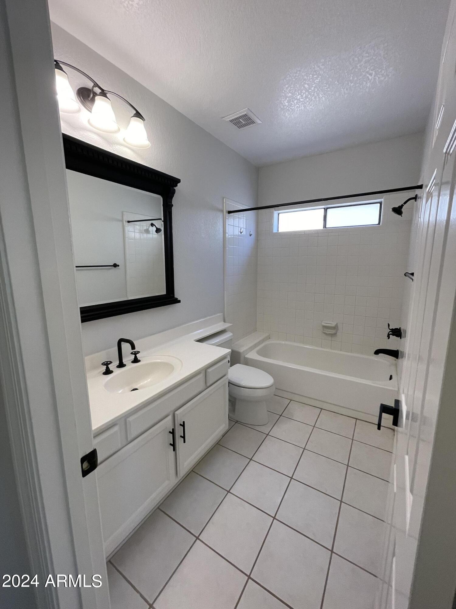 5640 E BELL Road, 1019