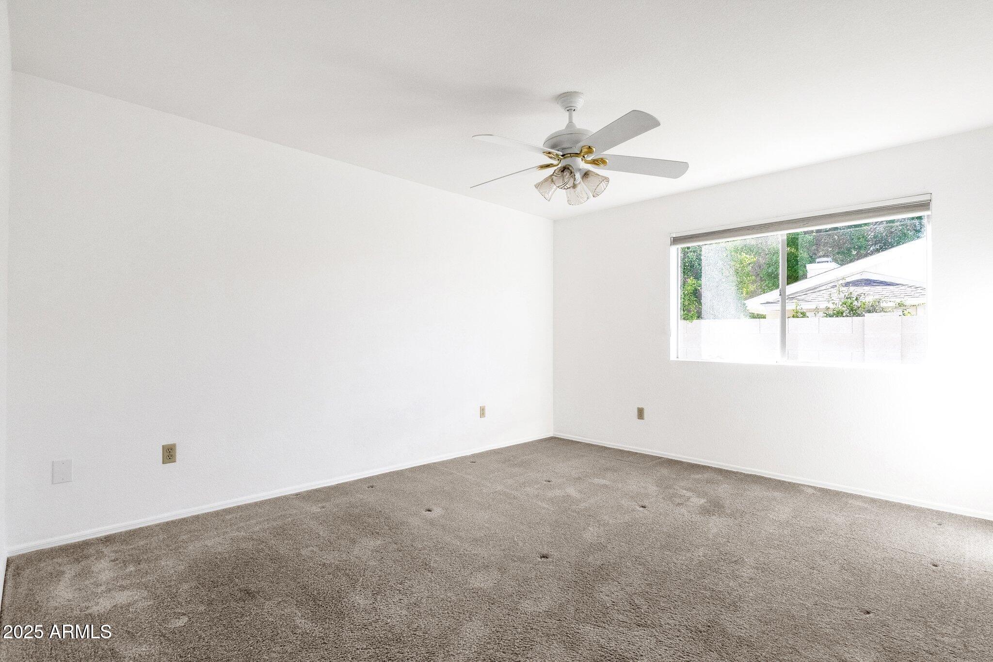 129 E CAMPO BELLO Drive