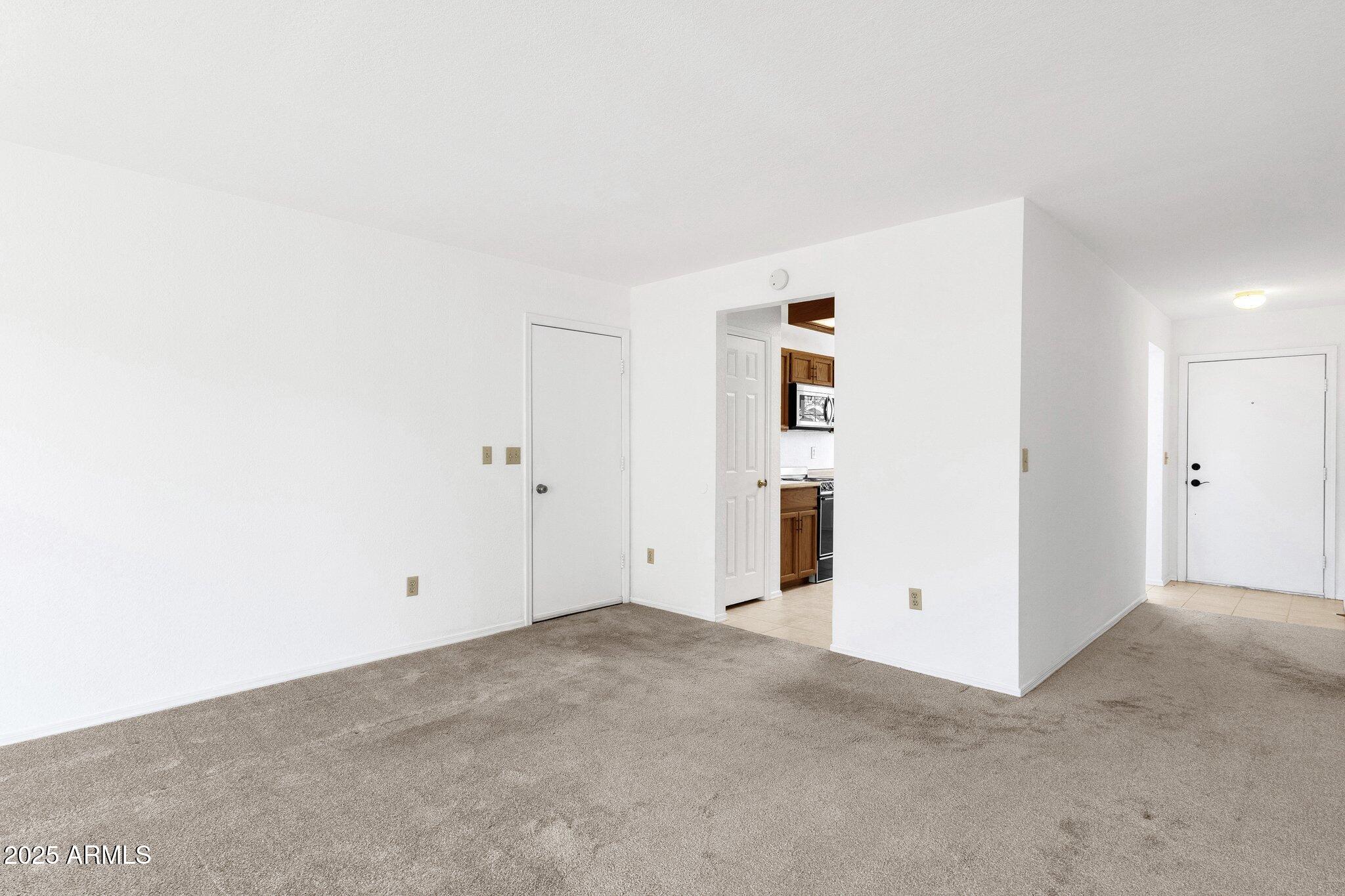 129 E CAMPO BELLO Drive