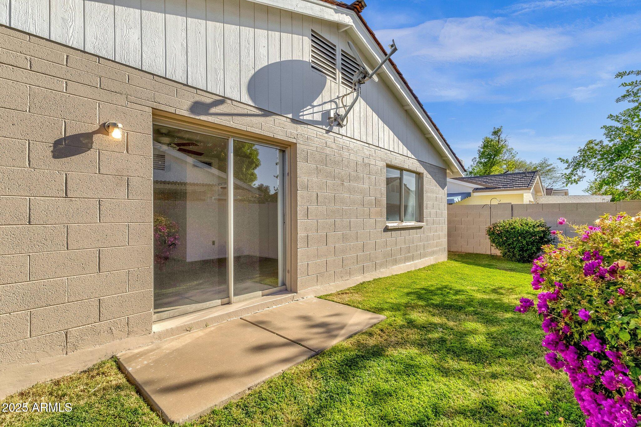 129 E CAMPO BELLO Drive