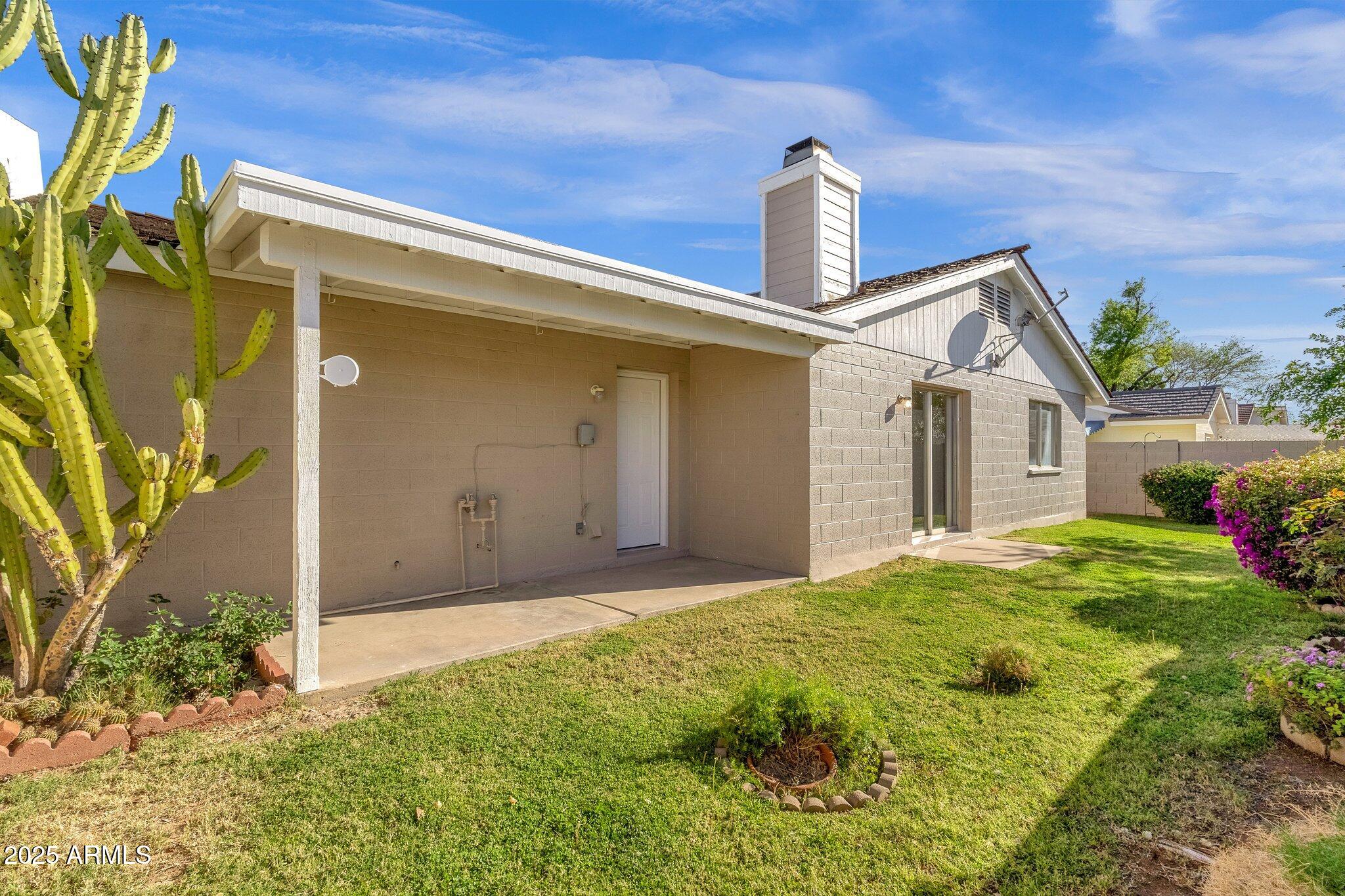 129 E CAMPO BELLO Drive