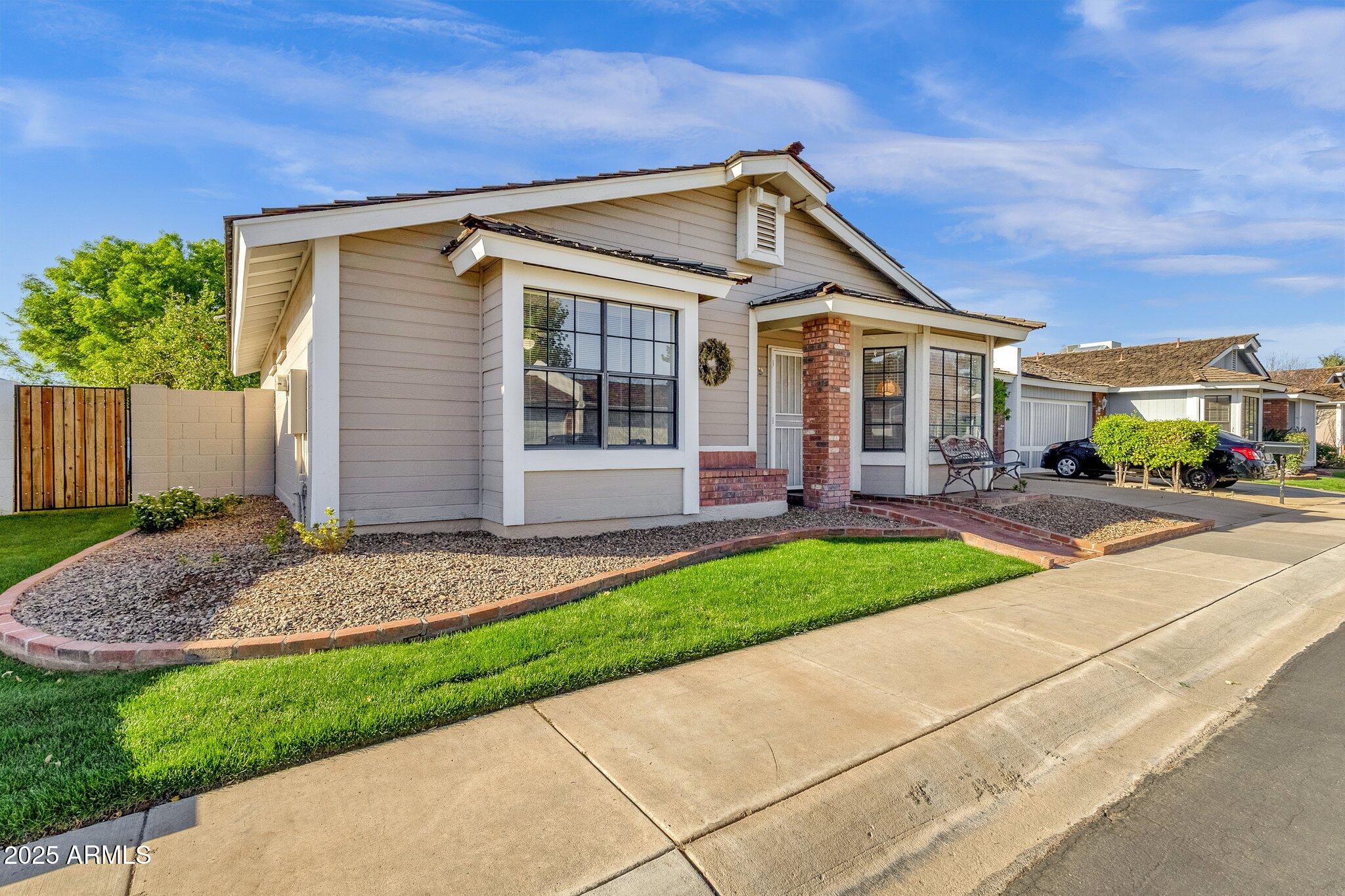 129 E CAMPO BELLO Drive