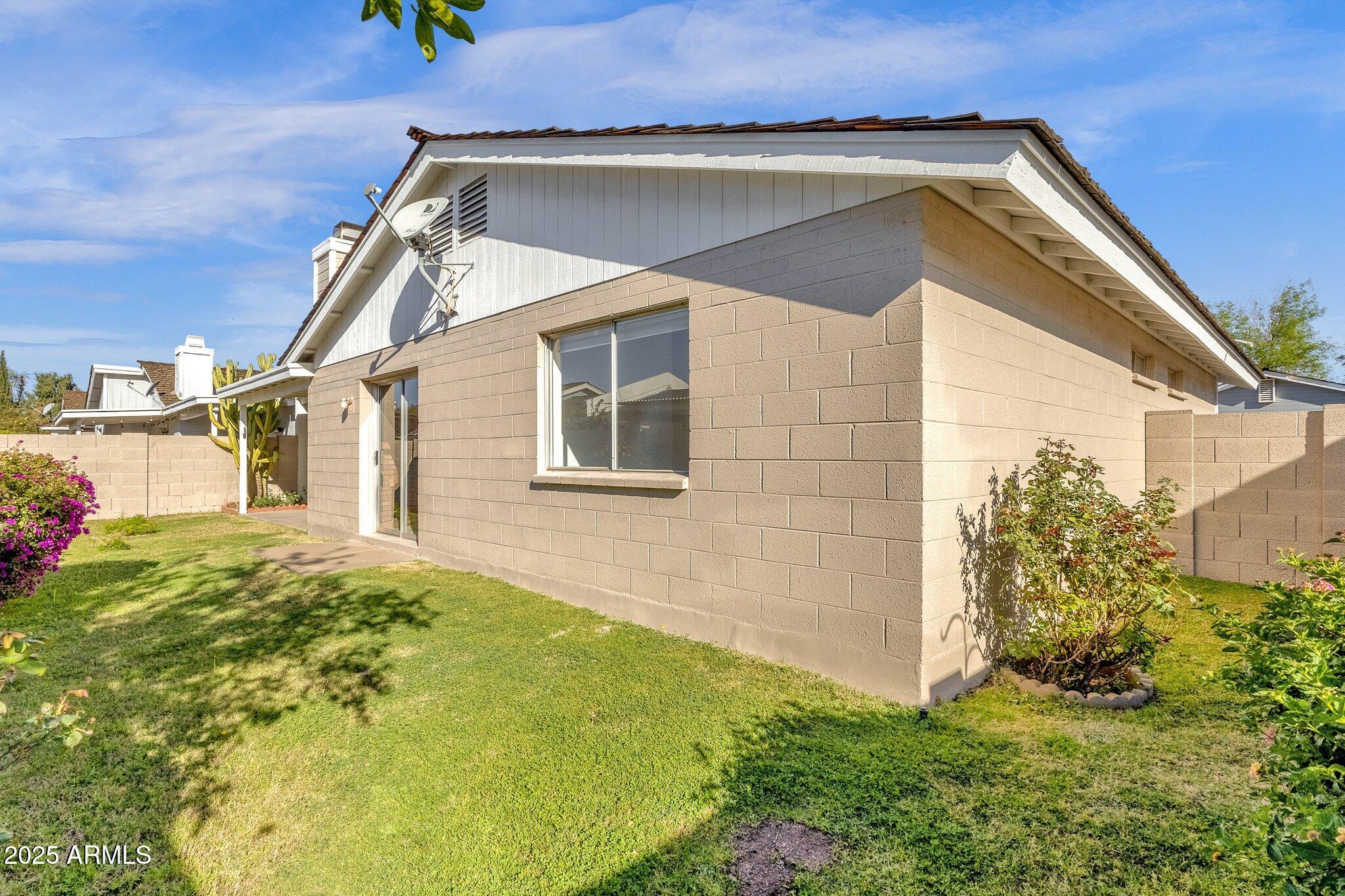129 E CAMPO BELLO Drive
