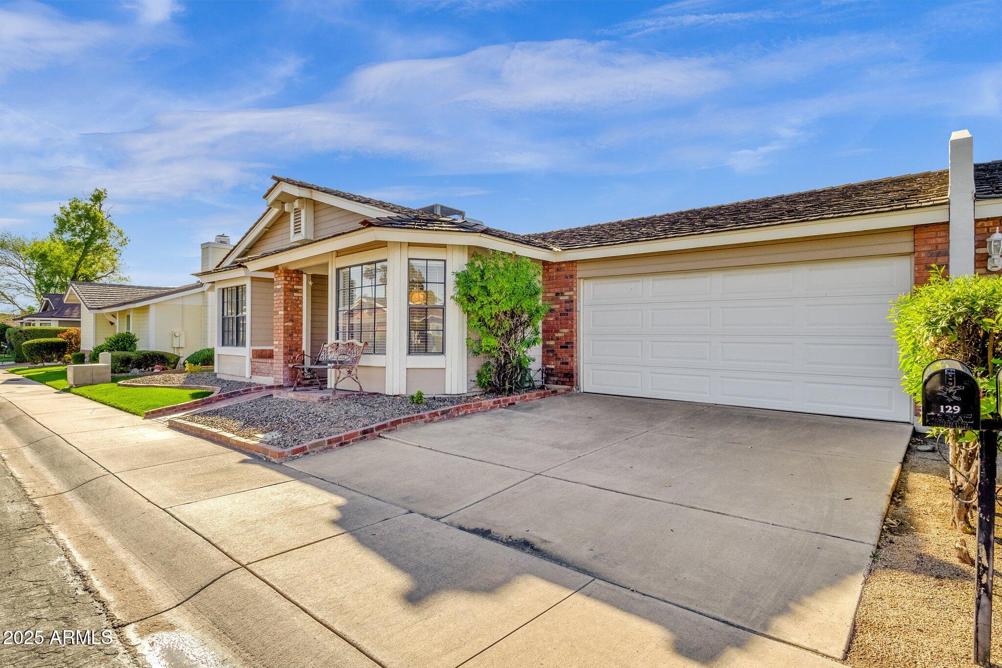 129 E CAMPO BELLO Drive