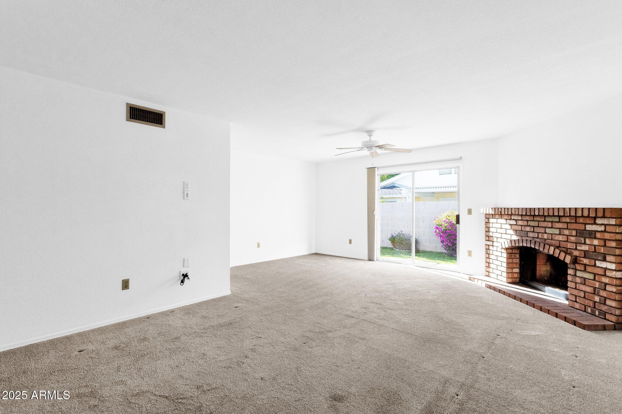 129 E CAMPO BELLO Drive