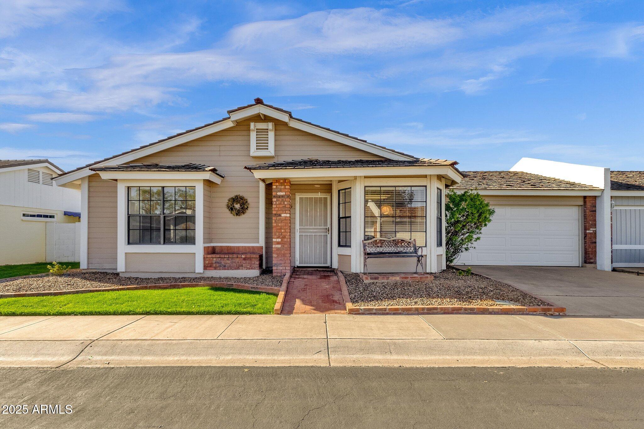 129 E CAMPO BELLO Drive