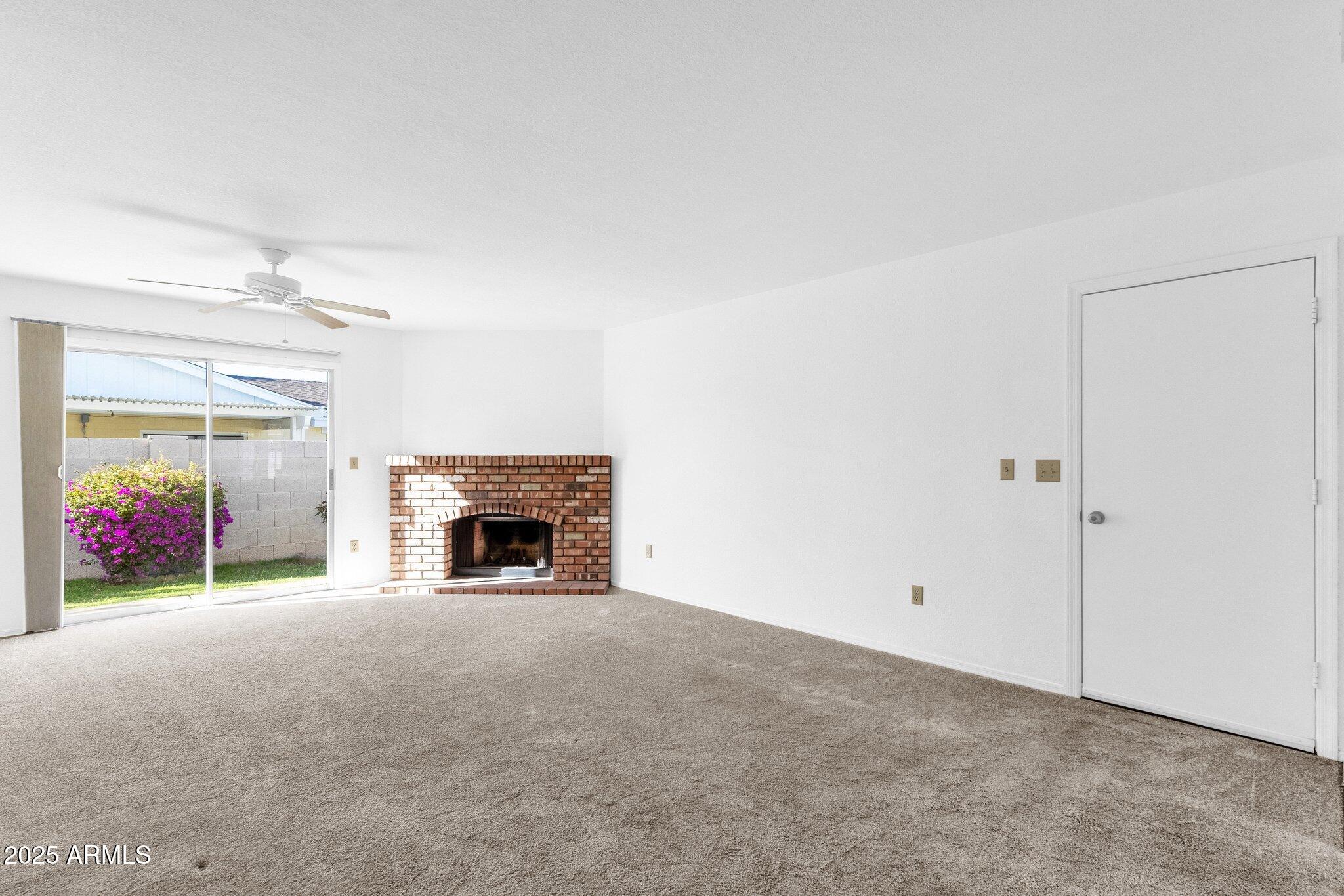 129 E CAMPO BELLO Drive