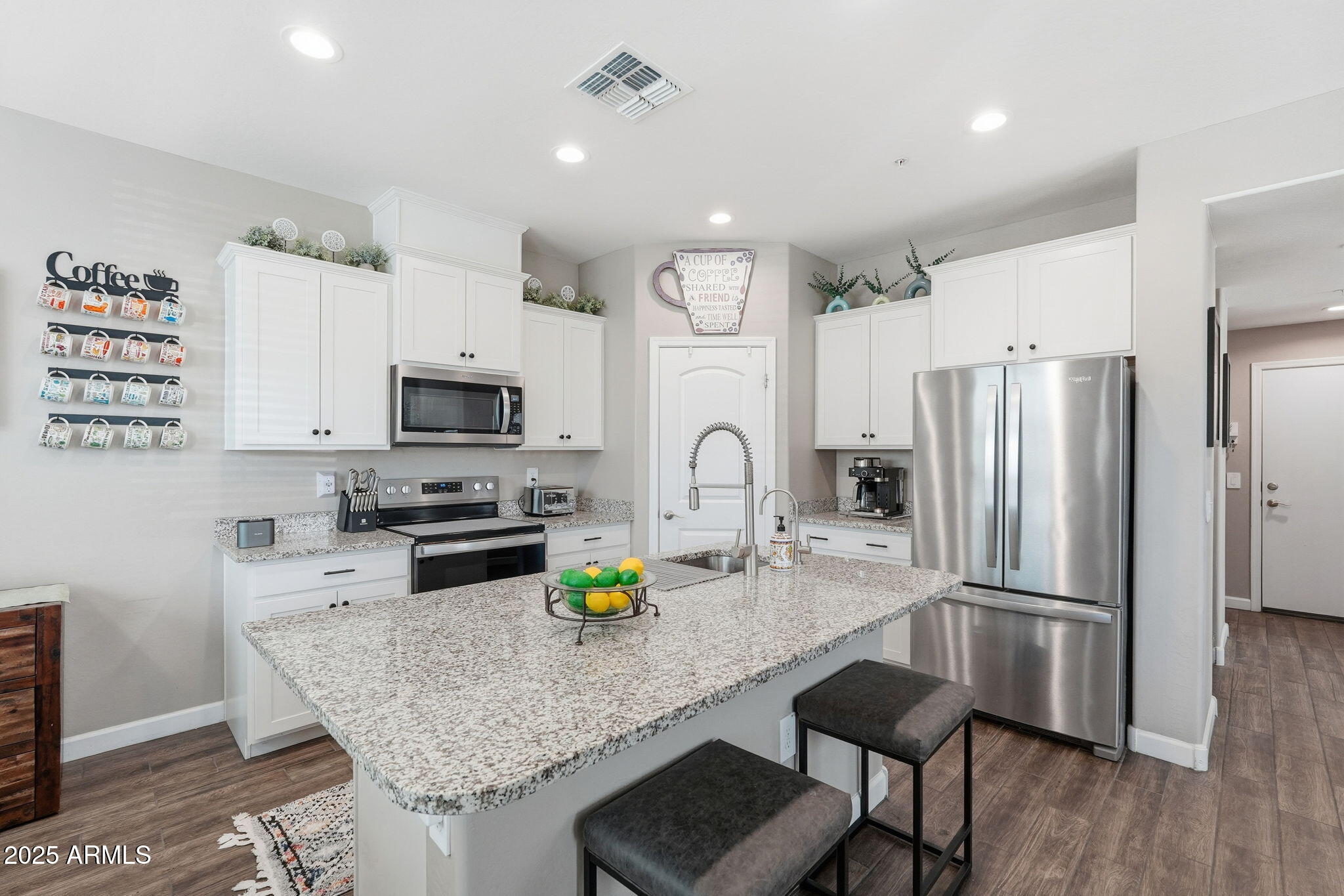1255 N ARIZONA Avenue N 1323