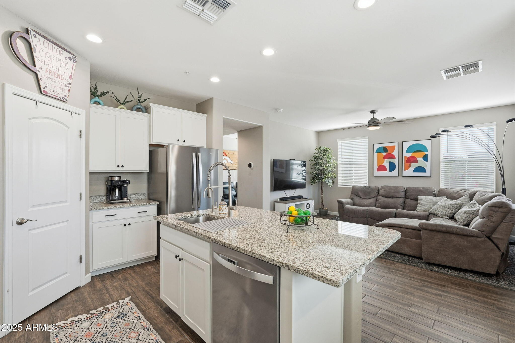 1255 N ARIZONA Avenue N 1323